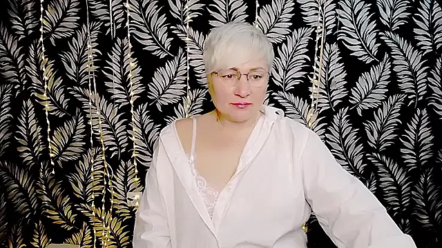 Snapshot of Olivia_playful chatting on 05-17-26, 10:11 Olivia playful online show from 05-17-26, 10:11