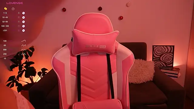 Snapshot of annie24_evans chatting on 12-28-24, 02:11 annie24 evans online show from 12-28-24, 02:11