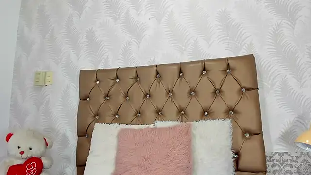 Snapshot of luna_evaa chatting on 09-13-25, 01:44 luna evaa online show from 09-13-25, 01:44