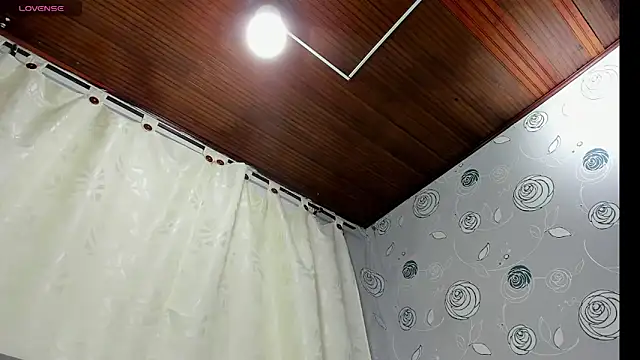 Snapshot of luna_evaa chatting on 10-20-25, 02:06 luna evaa online show from 10-20-25, 02:06