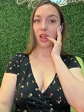 Snapshot of Janeee chatting on 02-15-25, 10:33 Janeee online show from 02-15-25, 10:33