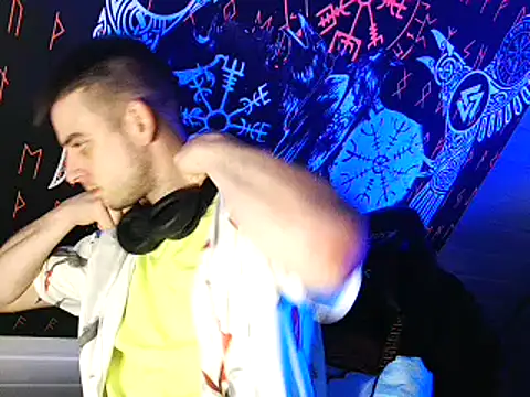 Snapshot of Youngtimer_1997 chatting on 03-07-26, 04:42 Youngtimer 1997 online show from 03-07-26, 04:42