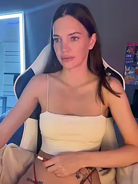 julia fly online show from 10-10-25, 10:25