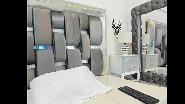 Snapshot of AntonellaaHot chatting on 12-14-25, 07:25 AntonellaaHot online show from 12-14-25, 07:25