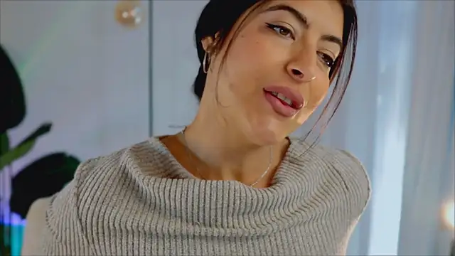 Snapshot of anabelcurvy chatting on 01-12-25, 02:52 anabelcurvy online show from 01-12-25, 02:52