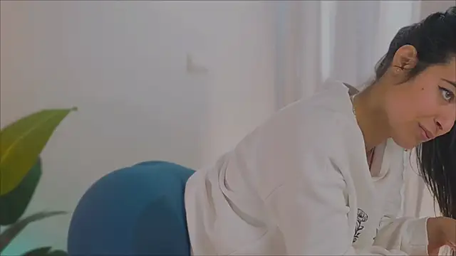 Snapshot of anabelcurvy chatting on 02-10-25, 02:16 anabelcurvy online show from 02-10-25, 02:16