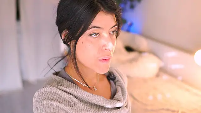 Snapshot of anabelcurvy chatting on 09-22-25, 04:42 anabelcurvy online show from 09-22-25, 04:42