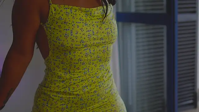 Snapshot of anabelcurvy chatting on 10-07-25, 01:41 anabelcurvy online show from 10-07-25, 01:41