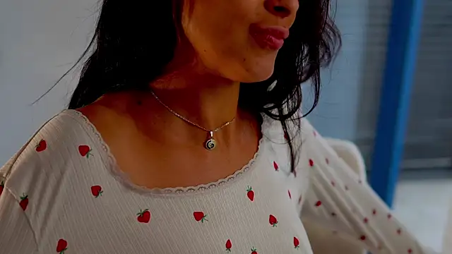 Snapshot of anabelcurvy chatting on 10-13-25, 07:19 anabelcurvy online show from 10-13-25, 07:19