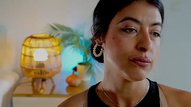 Snapshot of anabelcurvy chatting on 10-15-25, 01:44 anabelcurvy online show from 10-15-25, 01:44