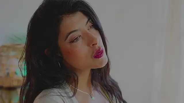 Snapshot of anabelcurvy chatting on 11-10-25, 02:16 anabelcurvy online show from 11-10-25, 02:16