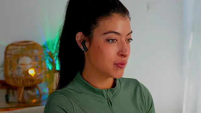 Snapshot of anabelcurvy chatting on 12-18-25, 02:12 anabelcurvy online show from 12-18-25, 02:12