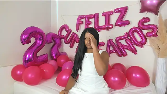 Snapshot of ZOEGARNER01 chatting on 12-21-25, 07:32 ZOEGARNER01 online show from 12-21-25, 07:32