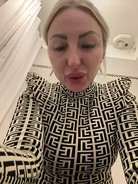 Snapshot of Allys chatting on 03-19-25, 05:50 Allys online show from 03-19-25, 05:50