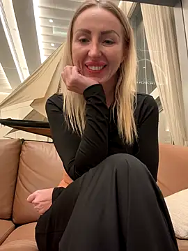 Snapshot of Allys chatting on 11-09-25, 02:04 Allys online show from 11-09-25, 02:04