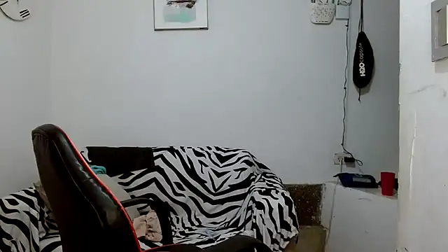 angelamarie1 online show from 04-05-26, 07:44