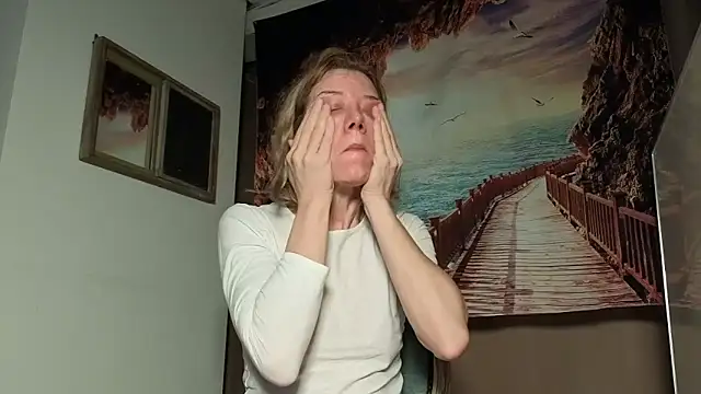 Lola Belgium online show from 04-21-26, 05:47