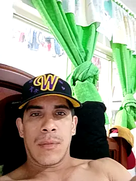 Snapshot of LarryCapija chatting on 10-17-25, 04:09 LarryCapija online show from 10-17-25, 04:09