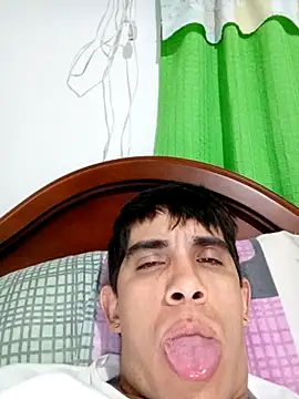 Snapshot of LarryCapija chatting on 10-23-25, 04:23 LarryCapija online show from 10-23-25, 04:23