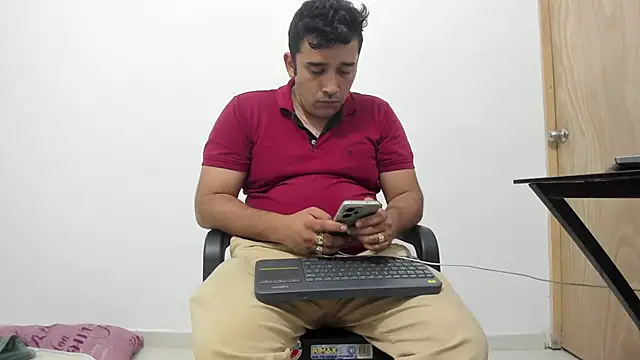 Snapshot of isearchcompany chatting on 11-27-25, 04:03 isearchcompany online show from 11-27-25, 04:03