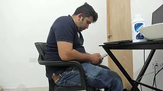 Snapshot of isearchcompany chatting on 11-30-25, 07:23 isearchcompany online show from 11-30-25, 07:23