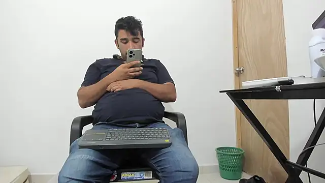 Snapshot of isearchcompany chatting on 11-30-25, 07:40 isearchcompany online show from 11-30-25, 07:40