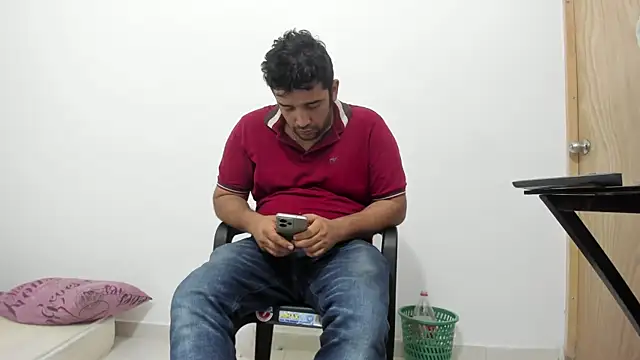 Snapshot of isearchcompany chatting on 12-04-25, 12:36 isearchcompany online show from 12-04-25, 12:36