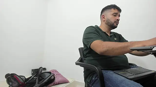 Snapshot of isearchcompany chatting on 12-15-25, 09:13 isearchcompany online show from 12-15-25, 09:13