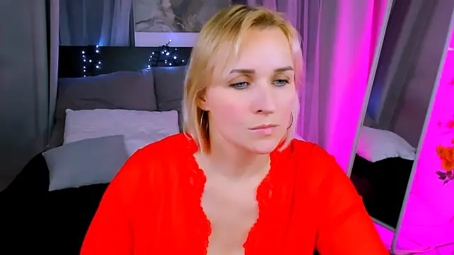 Snapshot of Karinella_x chatting on 01-18-25, 12:13 Karinella x online show from 01-18-25, 12:13