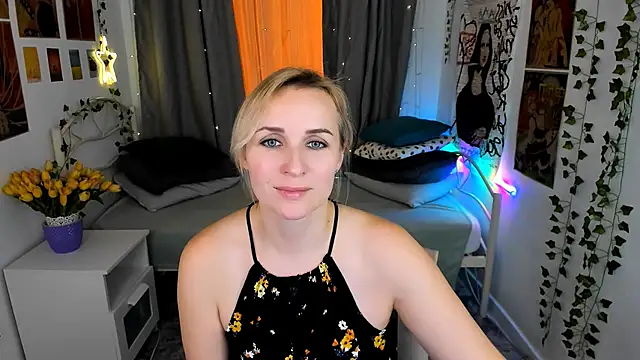 Snapshot of Karinella_x chatting on 03-02-25, 09:11 Karinella x online show from 03-02-25, 09:11