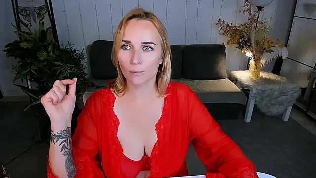 Snapshot of Karinella_x chatting on 09-23-25, 10:35 Karinella x online show from 09-23-25, 10:35