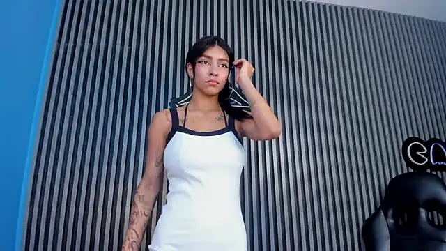 LauraAristizabal online show from 03-22-25, 06:58