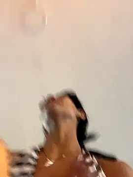 LauraAristizabal online show from 10-07-25, 12:46