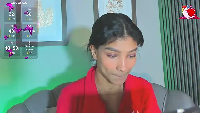 LauraAristizabal online show from 10-11-25, 11:47