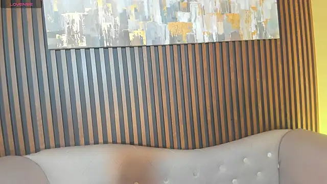 LauraAristizabal online show from 10-18-25, 12:39