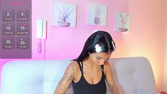 LauraAristizabal online show from 11-11-25, 01:00