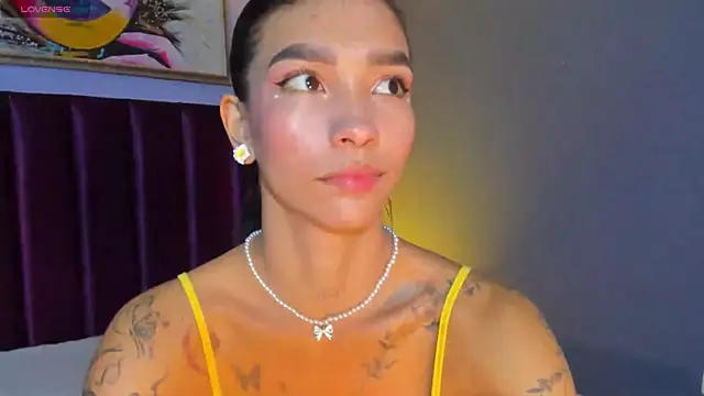 LauraAristizabal online show from 04-03-26, 12:36