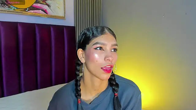 LauraAristizabal online show from 04-25-26, 12:30