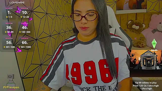 Snapshot of vane_lopez_ chatting on 10-28-25, 08:44 vane lopez online show from 10-28-25, 08:44