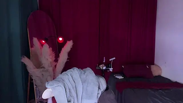 Snapshot of alaia-EDP chatting on 11-17-25, 04:57 alaia-EDP online show from 11-17-25, 04:57