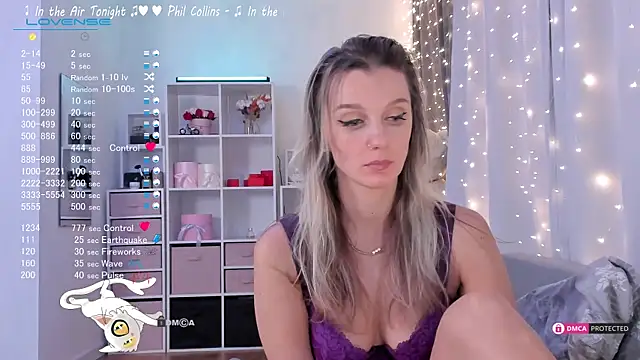 Snapshot of Karamelsw_ chatting on 01-19-25, 04:44 Karamelsw online show from 01-19-25, 04:44