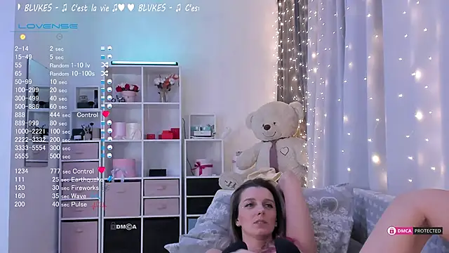 Snapshot of Karamelsw_ chatting on 02-13-25, 11:58 Karamelsw online show from 02-13-25, 11:58