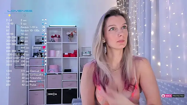 Snapshot of Karamelsw_ chatting on 02-19-25, 11:14 Karamelsw online show from 02-19-25, 11:14