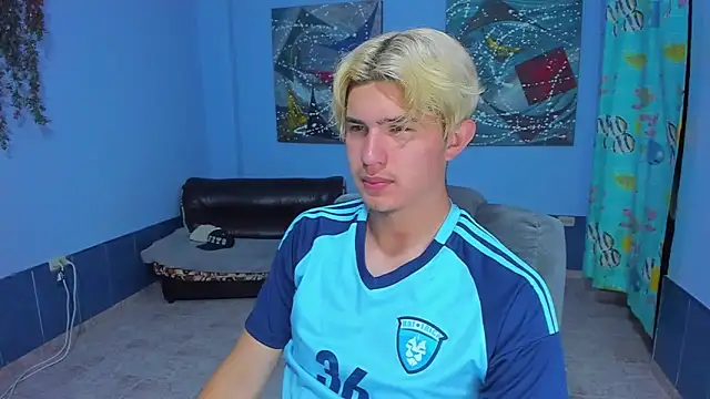 Snapshot of patrik_027 chatting on 10-25-25, 05:08 patrik 027 online show from 10-25-25, 05:08