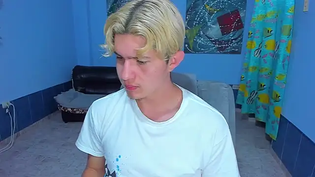 Snapshot of patrik_027 chatting on 10-28-25, 07:38 patrik 027 online show from 10-28-25, 07:38