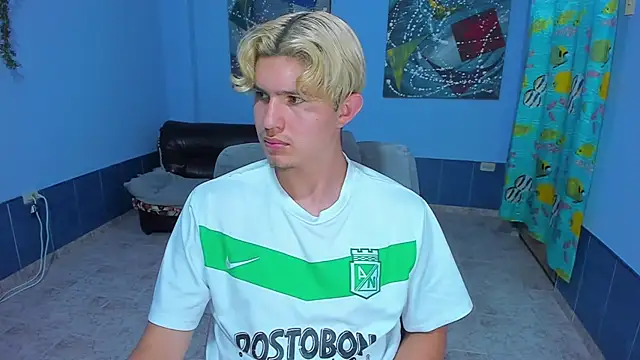 Snapshot of patrik_027 chatting on 10-29-25, 07:43 patrik 027 online show from 10-29-25, 07:43