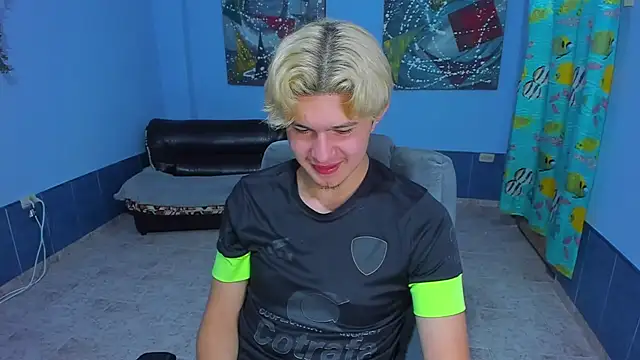 Snapshot of patrik_027 chatting on 11-03-25, 07:59 patrik 027 online show from 11-03-25, 07:59