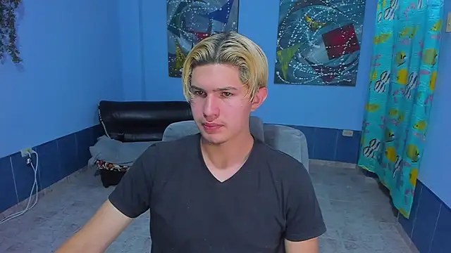 Snapshot of patrik_027 chatting on 11-07-25, 03:06 patrik 027 online show from 11-07-25, 03:06