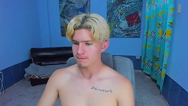 Snapshot of patrik_027 chatting on 11-07-25, 08:53 patrik 027 online show from 11-07-25, 08:53