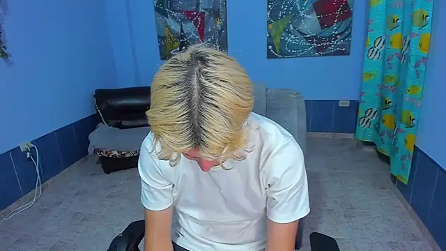 Snapshot of patrik_027 chatting on 11-17-25, 08:36 patrik 027 online show from 11-17-25, 08:36